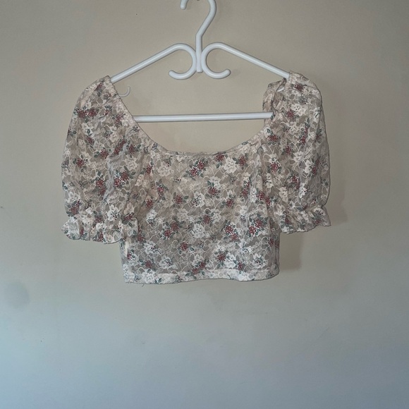 Lace flower patterned crop top - Picture 2 of 2